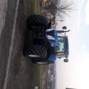 New Holland T7050
