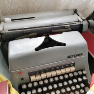 Pisaća mašina Olivetti, samo 15 EURA