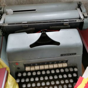 Pisaća mašina Olivetti, samo 15 EURA