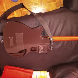 Prodajem GODIN A6 ULTRA BLACK sa remenom,stalkom i futrolom