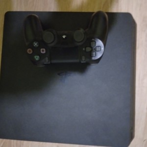 Playstation 4 1tb pod garancijom 1400kn