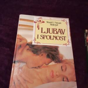 Prodajem uscuvane enciklopedije i razne stare knjige