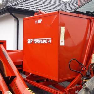 Prodaje se berač kukuruza SIP Tornado 40 Kao novi
