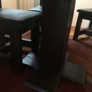 Rustikalni stol i stolice