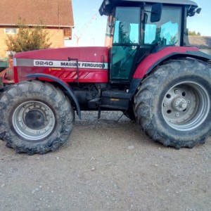 Traktor MF 9240