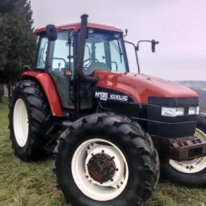 Traktor New Holland M 135