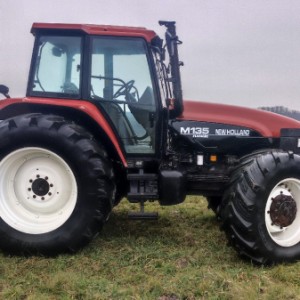 Traktor New Holland M 135