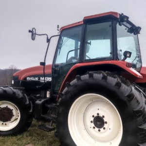 Traktor New Holland M 135