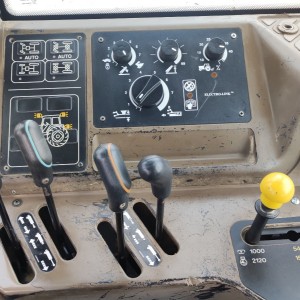 Traktor New Holland M 135