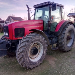 MF 8250 se prodaje