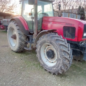 MF 8250 se prodaje