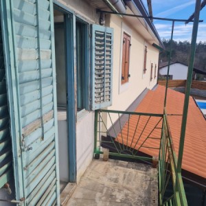 Manja kuća u nizu