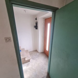 Manja kuća u nizu