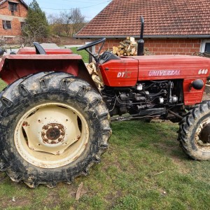 Traktor Universal 640