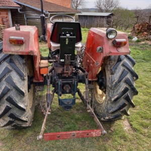 Traktor Universal 640
