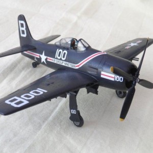 Maketa avion USN F8F-1 Bearcat 1/72 1:72