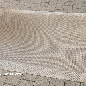 Tepisi - tri komada raznih veličina i boja