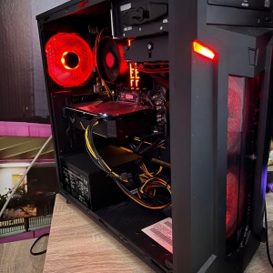 Gaming PC uz puno dodatne opreme i 95+ igrica, čitaj sve plz