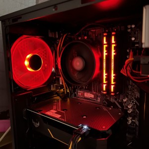Gaming PC uz puno dodatne opreme i 95+ igrica, čitaj sve plz