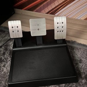 Gaming PC uz puno dodatne opreme i 95+ igrica, čitaj sve plz