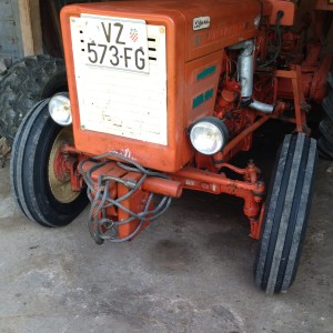Traktor Vladimirec T 25