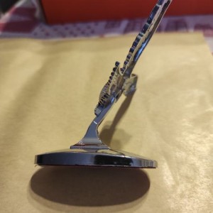 Metalna figura orla