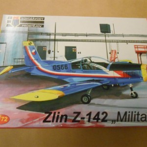 Maketa avion Zlin Z-142 1/72 1:72