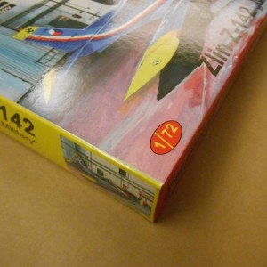 Maketa avion Zlin Z-142 1/72 1:72