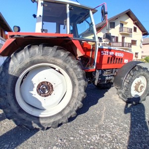 Traktor Steyr 8100