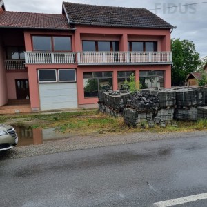 Stambeno poslovna zgrada - Uglješ