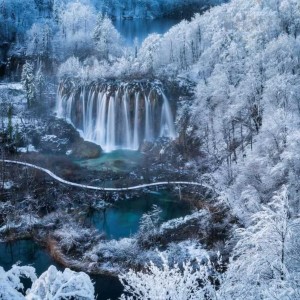 Kuća u turističkom naselju s velikom okućnicom - Plitvice