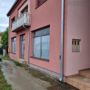 Stambeno poslovna zgrada - Uglješ