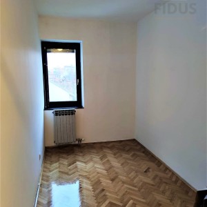 Trosoban stan - širi centar Osijeka