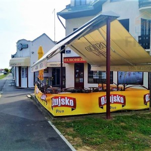 Prizemnica s poslovnim prostorima i dvorištem - Belišće