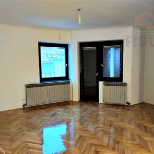 Trosoban stan - širi centar Osijeka