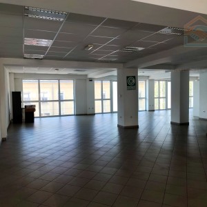 Poslovni prostor s parkirnim mjestima - centar Osijeka