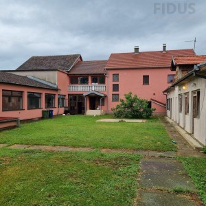 Stambeno poslovna zgrada - Uglješ