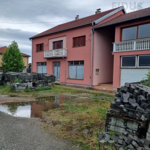 Stambeno poslovna zgrada - Uglješ