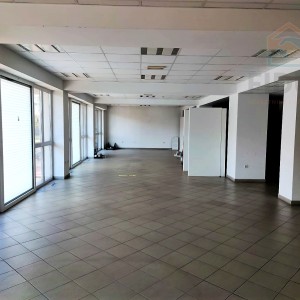 Poslovni prostor s parkirnim mjestima - centar Osijeka