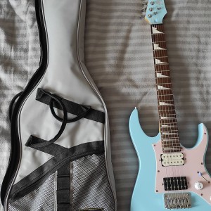 Mikro (3/4 duljine) električna gitara Ibanez GRGM21C2GB i futrola