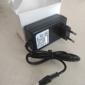Adapter (pretvarač) za aku bas 16,8VDC