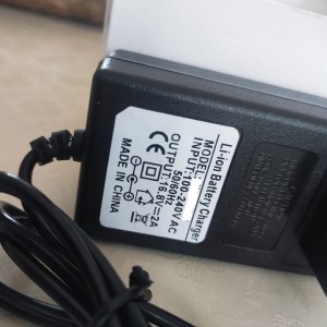Adapter (pretvarač) za aku bas 16,8VDC
