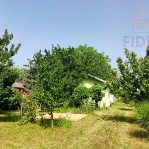 Vikendica s velikom okućnicom - Zmajevac