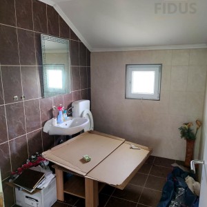Vikendica s velikom okućnicom - Zmajevac