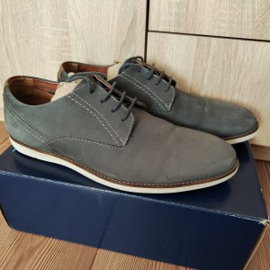 P: Cipele Clarks