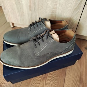 P: Cipele Clarks