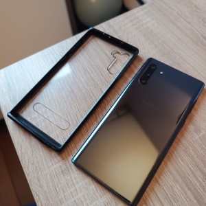 P: Samsung Galaxy Note 10