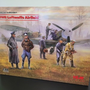Njemački aerodrom 1/48 1:48 (dva aviona i 7 figurica)