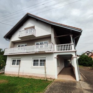 Kuća u Bratini (Pisarovina) 570 m2 - potencijal za starački dom, smještaj radnika, vrtić…