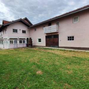 Kuća u Bratini (Pisarovina) 570 m2 - potencijal za starački dom, smještaj radnika, vrtić…